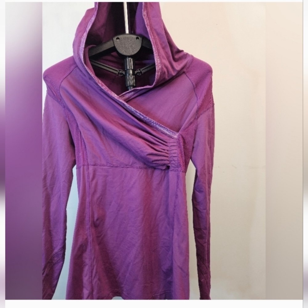 Lululemon Run For Your Life Pullover Hoodie. Purple. Size  6